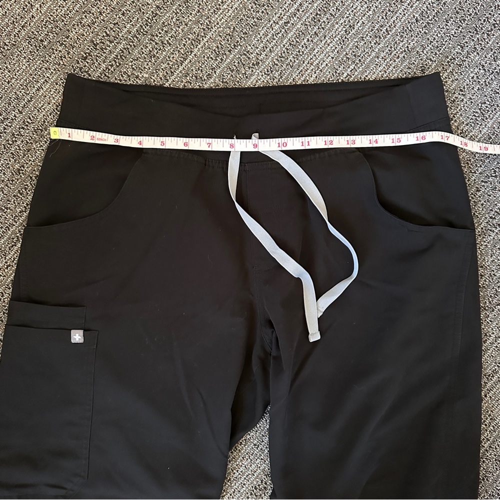 Figs Kade Cargo Scrub Pants Black women’s M - Picture 15 of 16